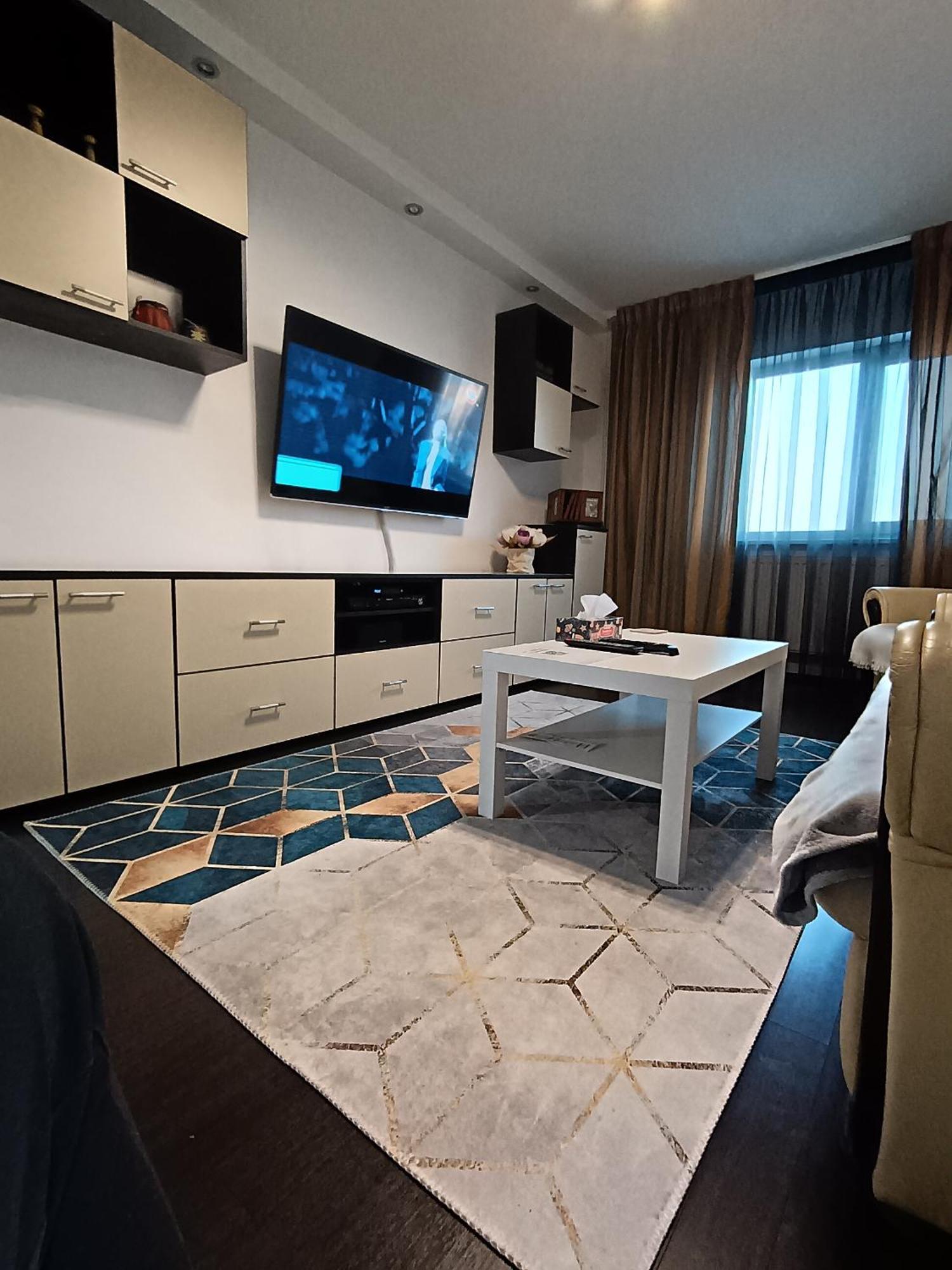 Adrian Home 3 Rooms Apartment Ploieşti Exterior foto